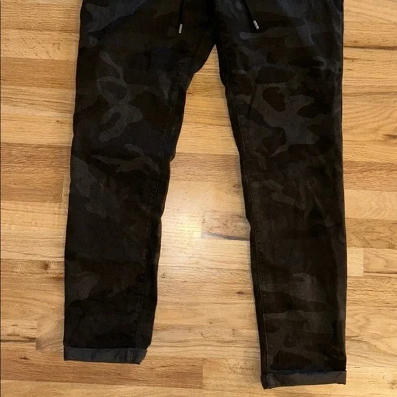 PAIGE Fraser Pant Dark Forest Camo - Picture 3 of 6